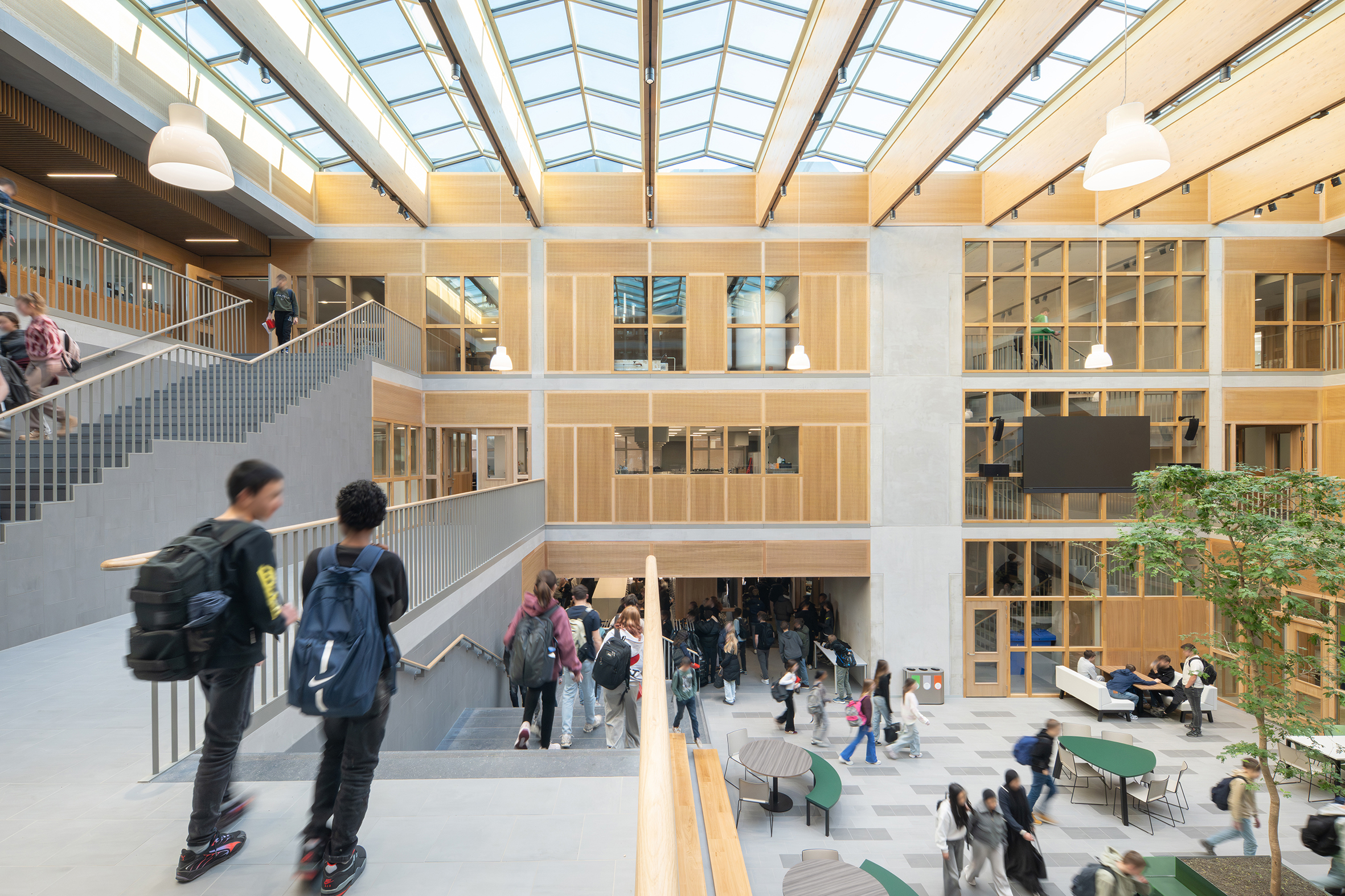 Atrium gezien vanaf de centrale trap