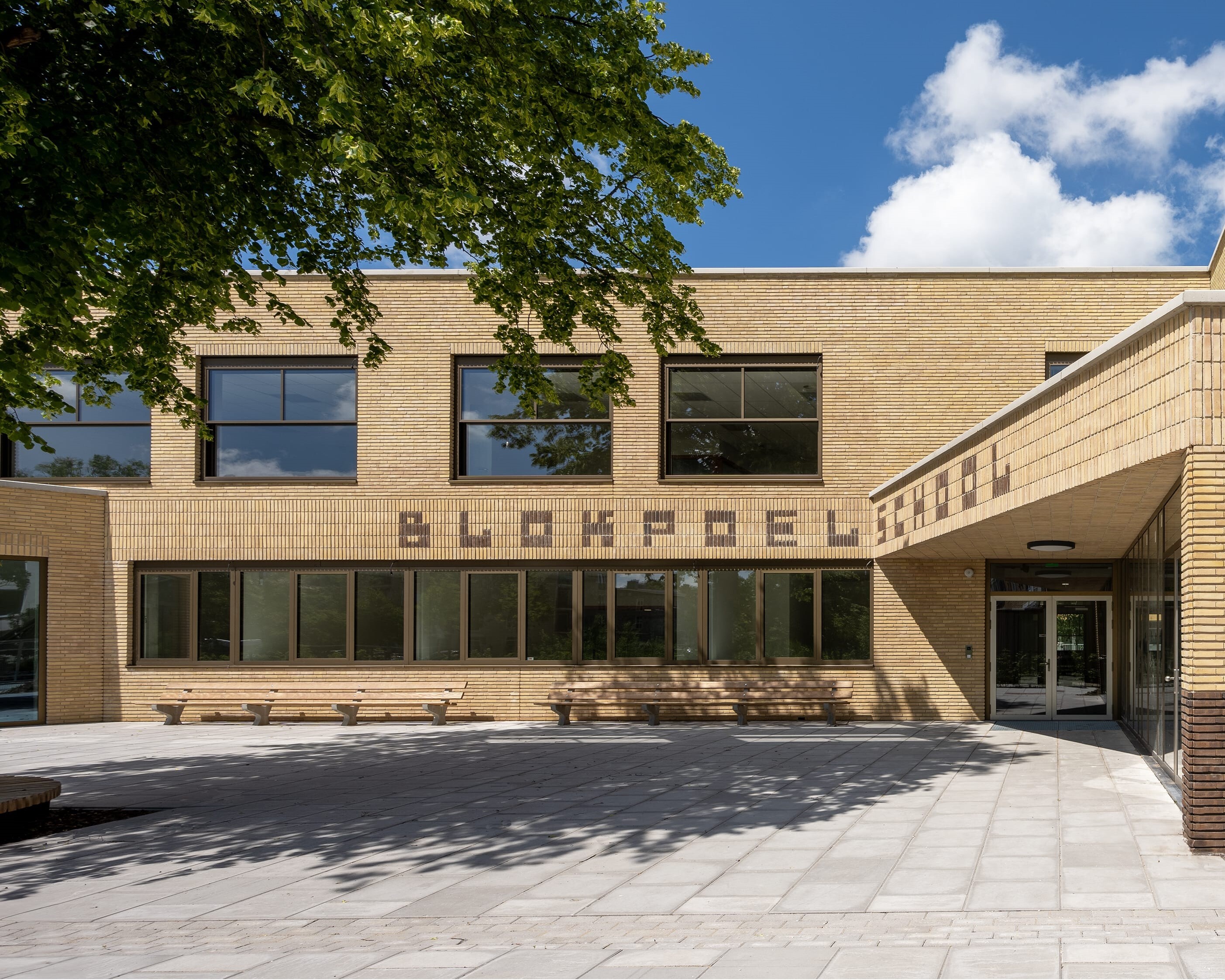 Blokpoelschool ext entree min