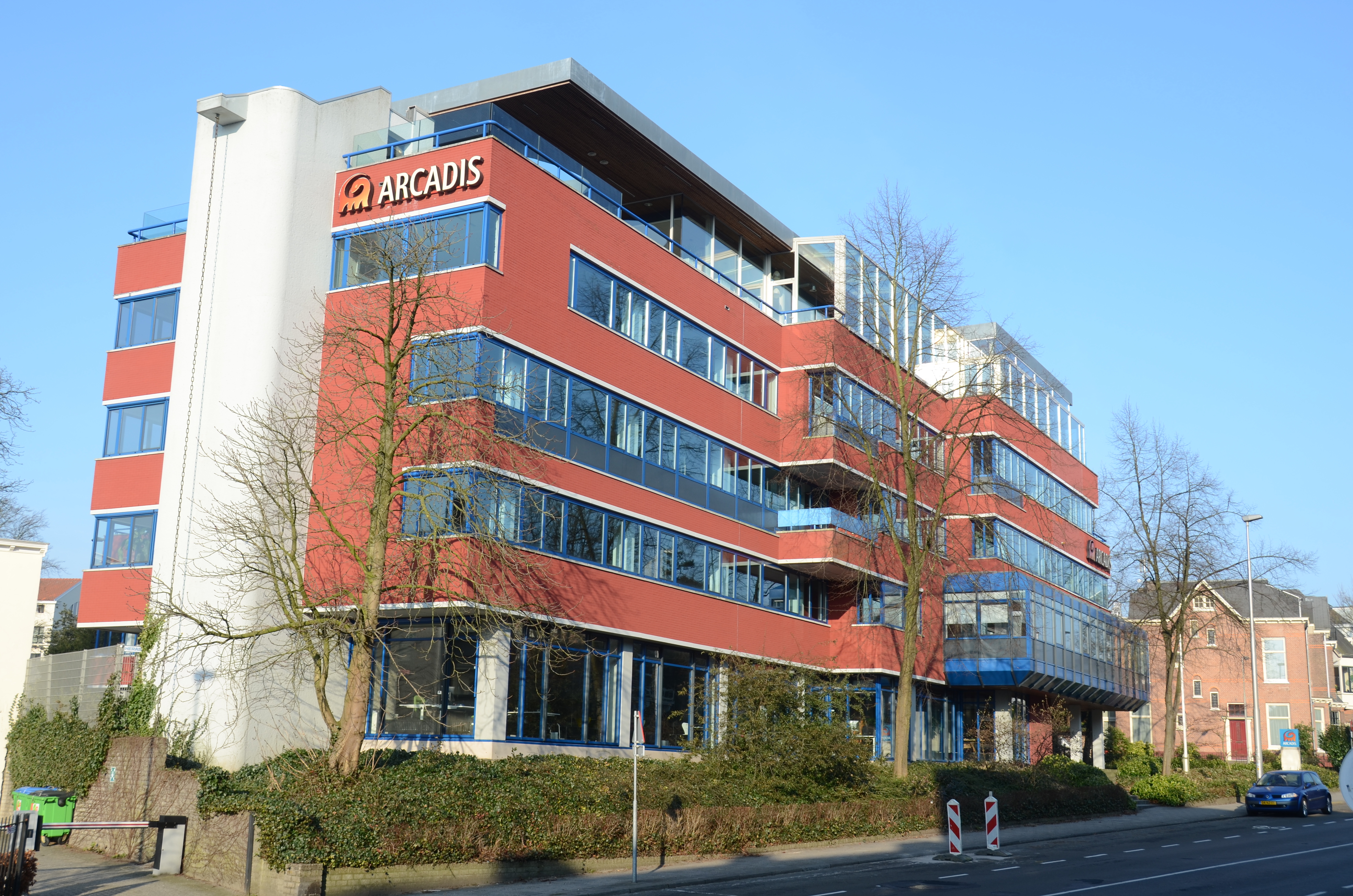 The nice coloured Arcadis consulting engineers building at Arnhem Amsterdamseweg panoramio