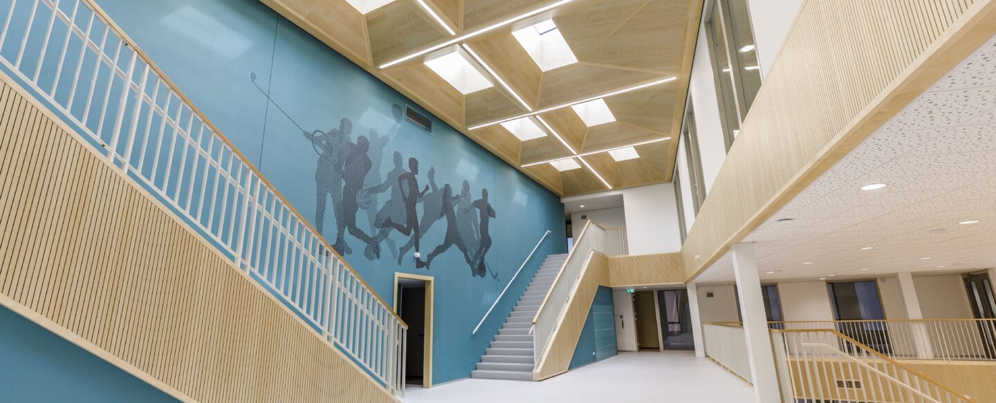 uitnodigende-nieuwbouw-vmbo-thorbecke-inspirerend-gebouw-met-ivvd