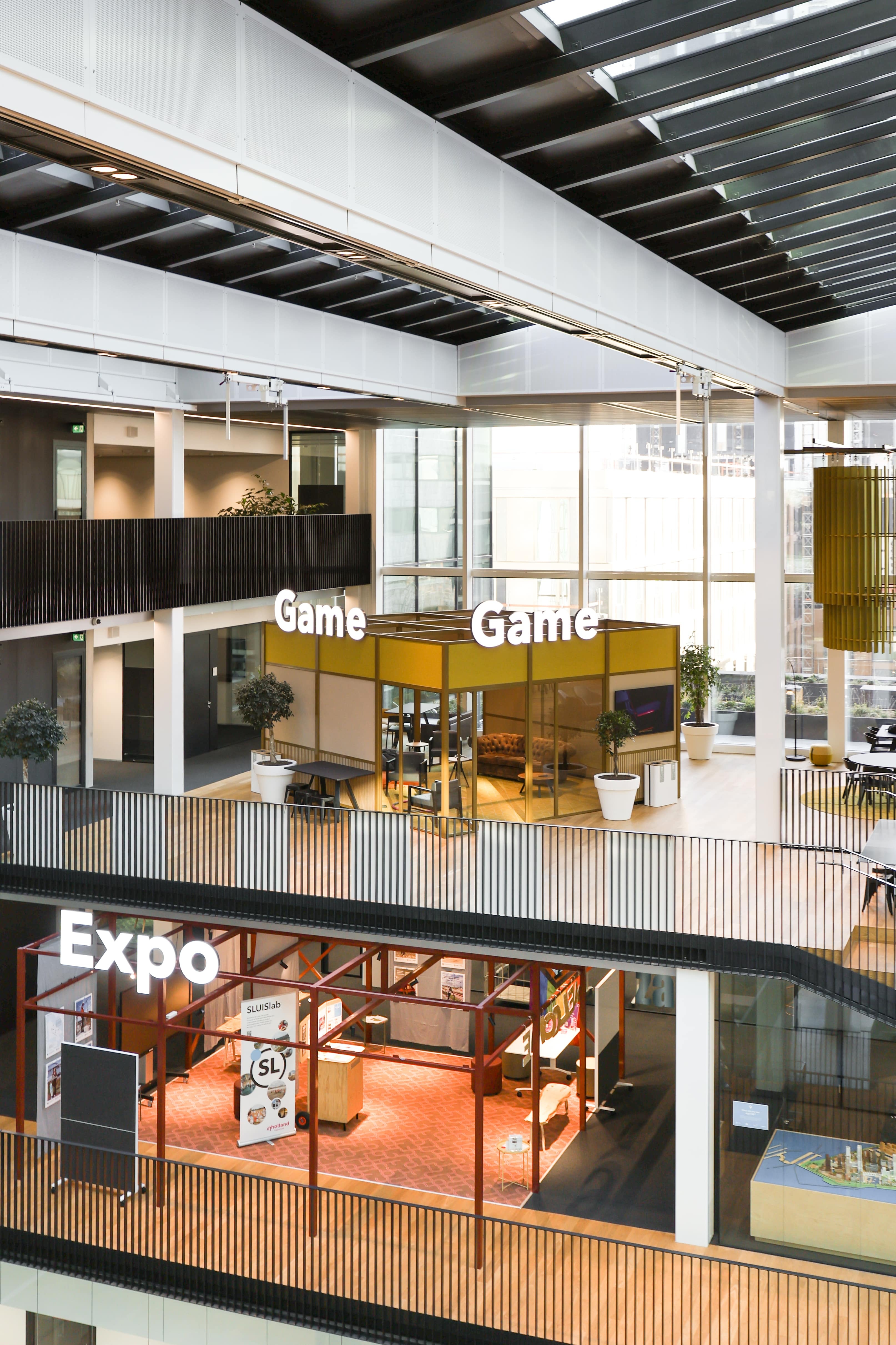 2305 ZENBER In Holland Amsterdam 0396 min