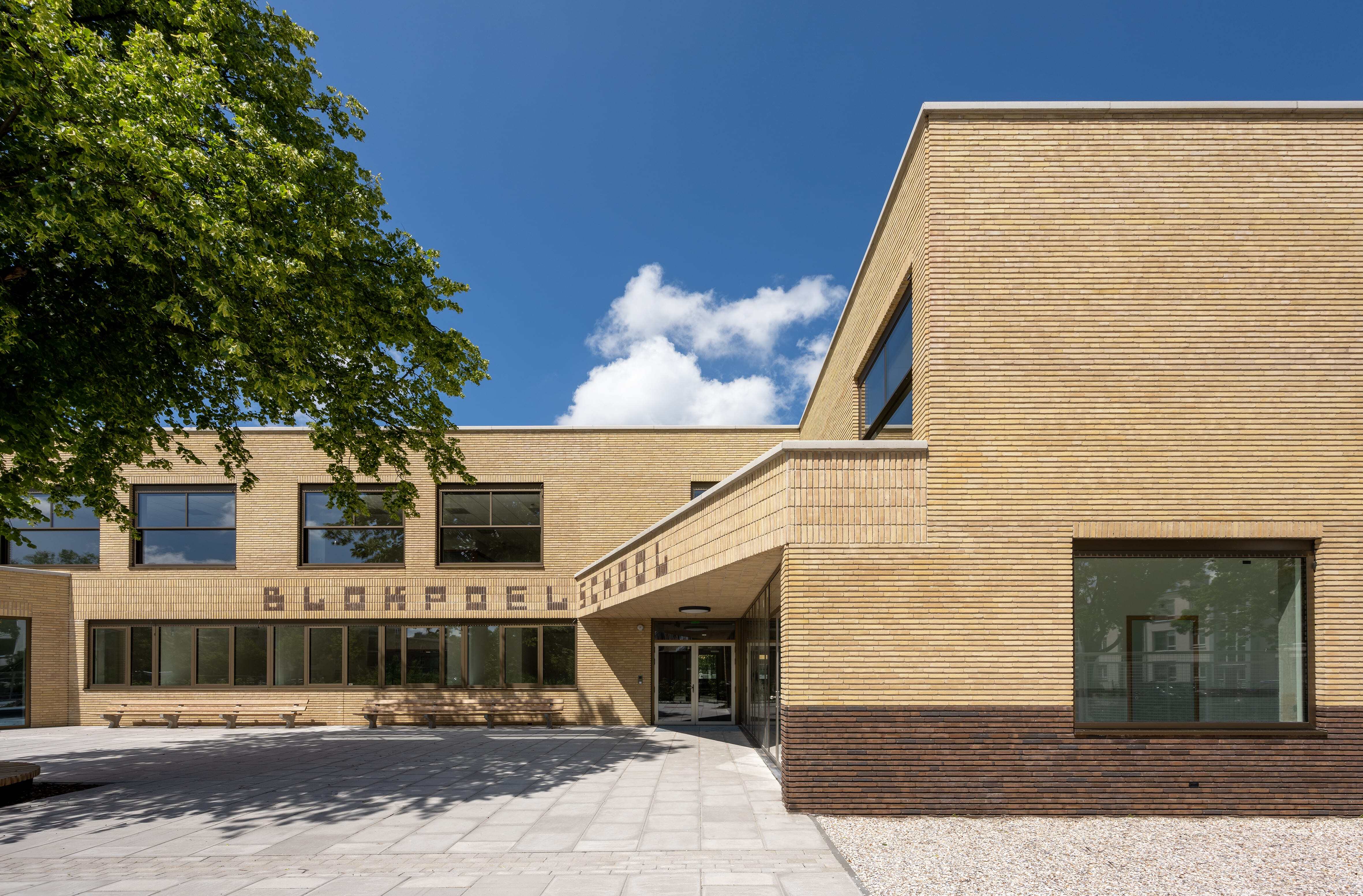 Blokpoelschool ext entree min