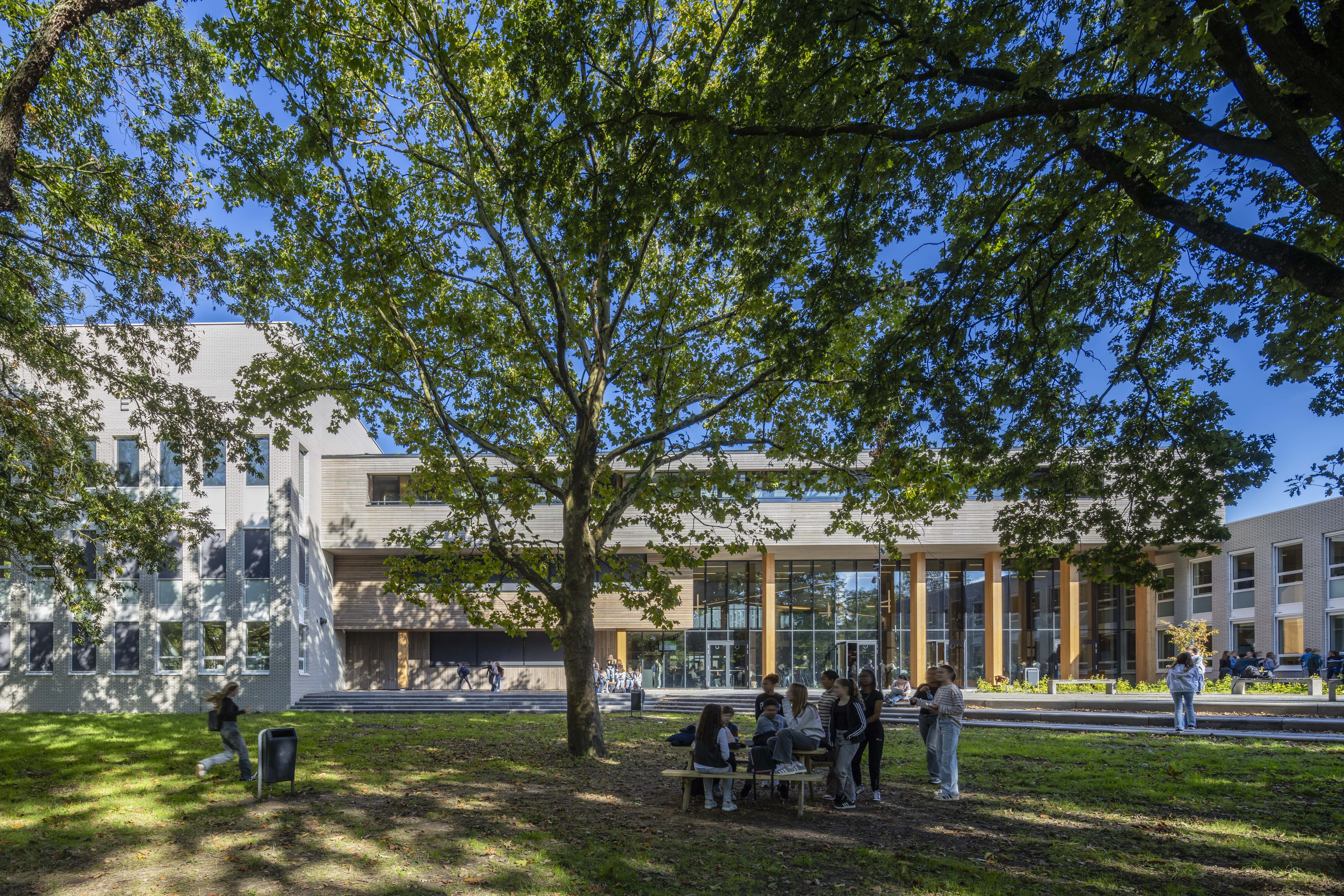 En En KW2 BASE 06 BASE Photography min