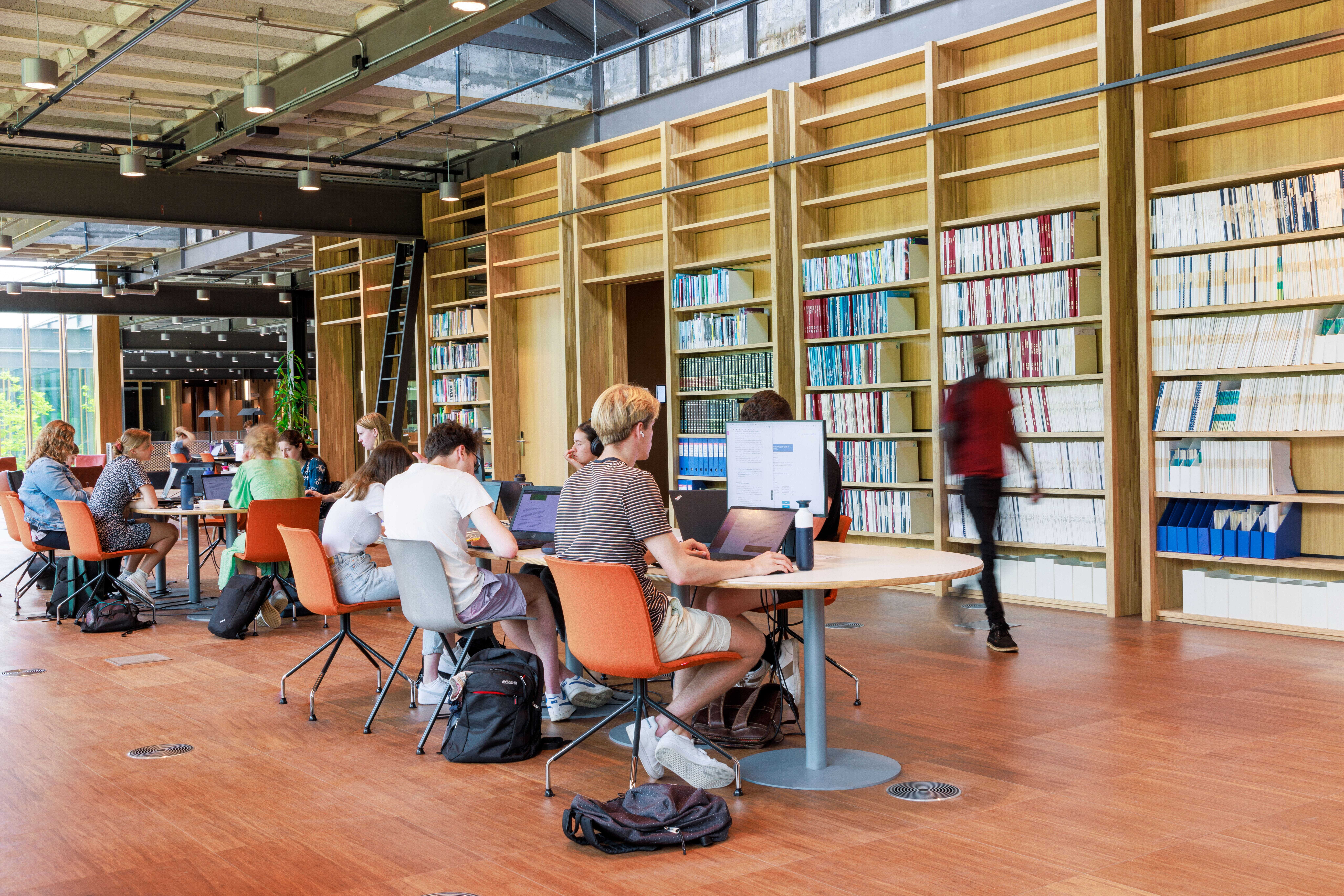 Large Gispen education project interior view of University of Twente ITC building in Enschede 15 A0699 A