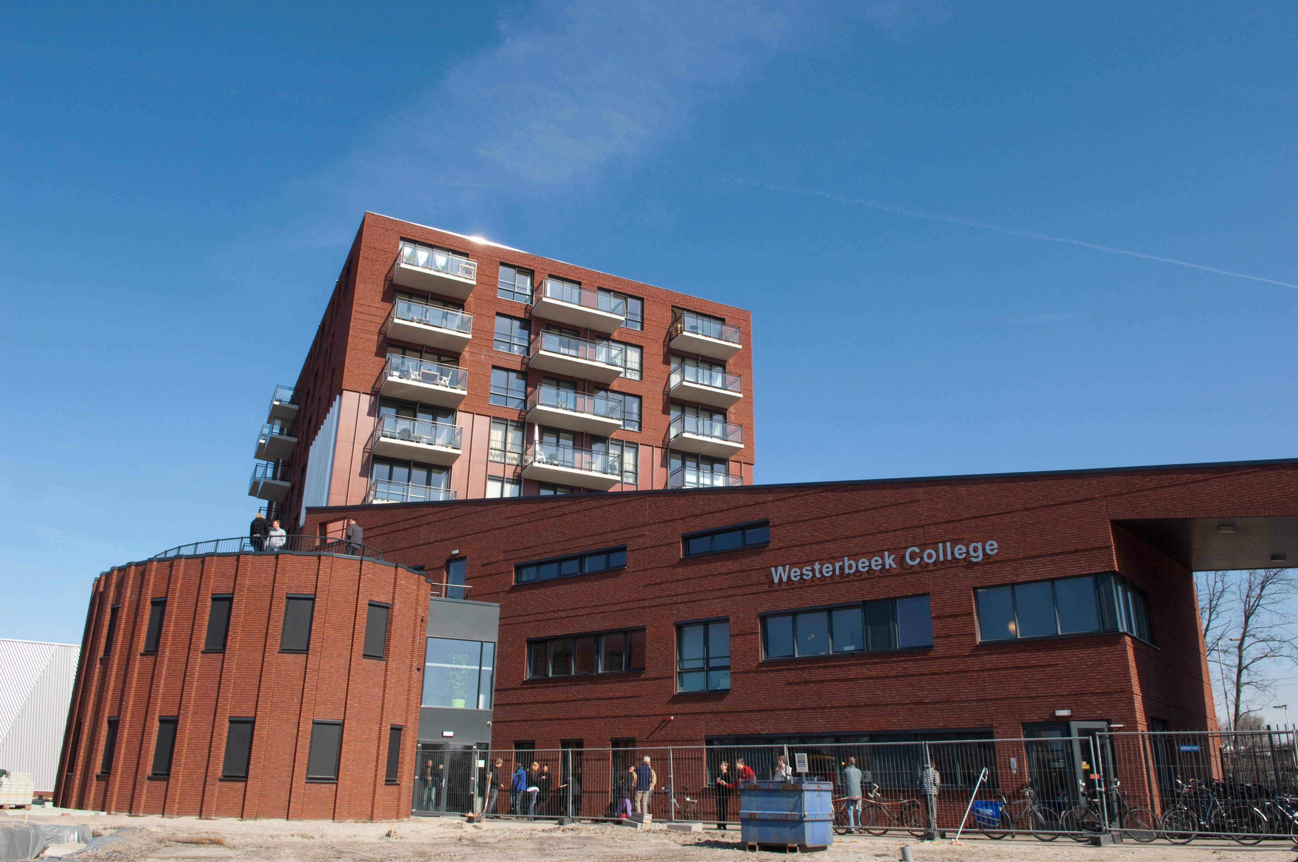 Schoolgebouw pleysier college westerbeeka