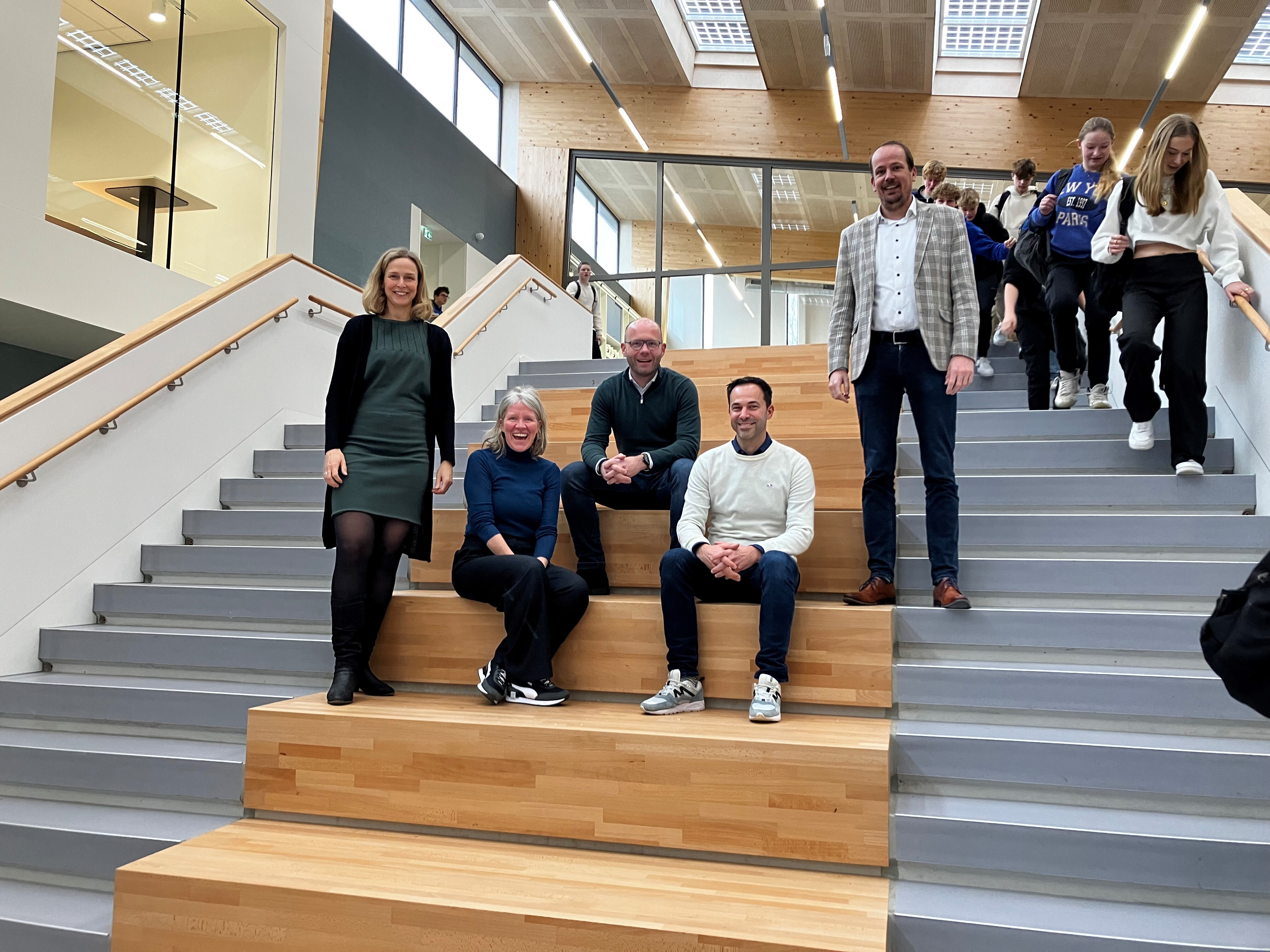 Vlnr Wendy Desiree Koert Willem Marijn Dijkman leerlingen blurren
