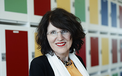 Annet Bertram is directeur-generaal Vastgoed en Bedrijfsvoering Rijk en tevens directeur-generaal Rijksvastgoedbedrijf bij het ministerie van Binnenlandse Zaken en Koninkrijksrelaties.